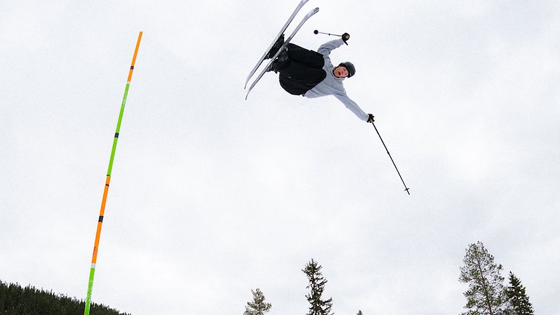 Adam Ylivainio under "highest air". Foto: Daniel Bernstål. 