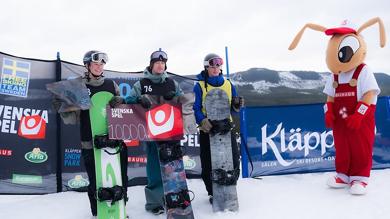 William Mathisen delar sitt Hejapris med arrangörsklubben Sälens IF. Foto: Daniel Bernstål. 